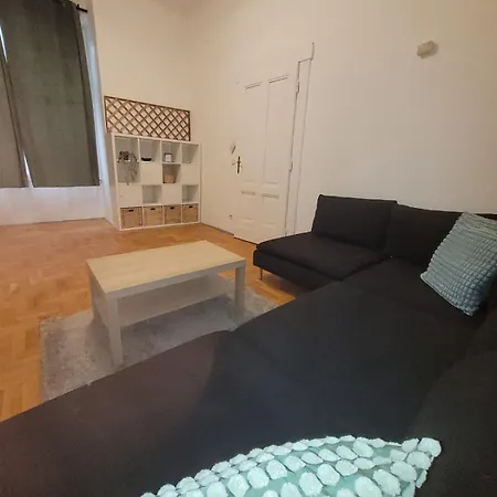 Vac1 Spacious Flat Near Market & Danube River Apartment *