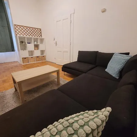 Apartment Vac1 Spacious Flat Near Market & Danube River *