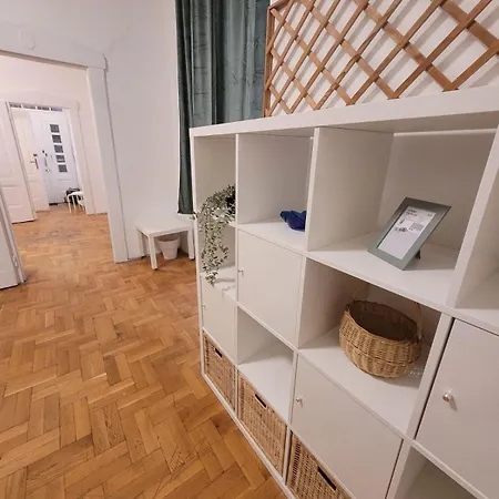 Vac1 Spacious Flat Near Market & Danube River Apartment *