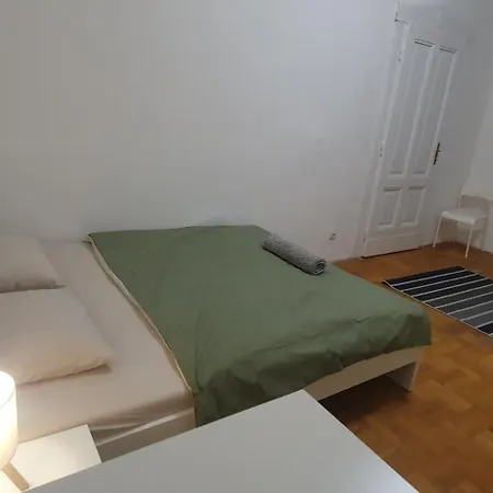 Vac1 Spacious Flat Near Market & Danube River Apartment *