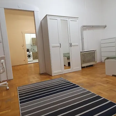 Apartment Vac1 Spacious Flat Near Market & Danube River *