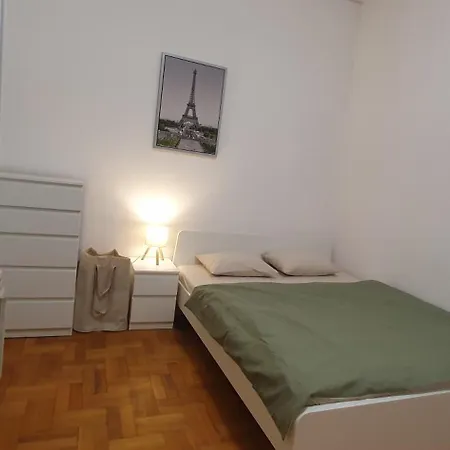 Vac1 Spacious Flat Near Market & Danube River Apartment *