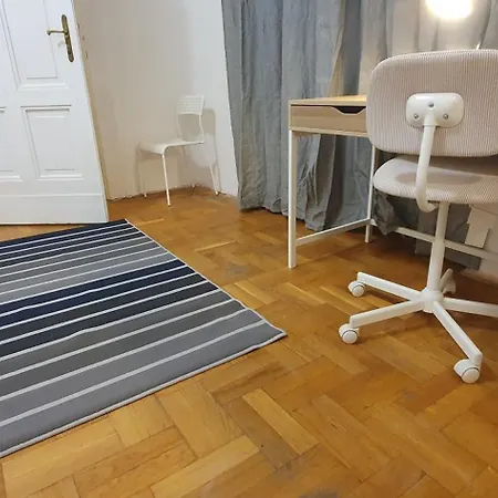 Lägenhet Vac1 Spacious Flat Near Market & Danube River